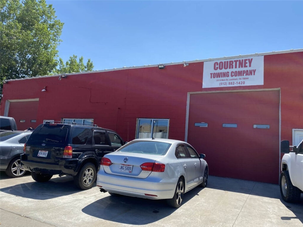 Courtney Towing Company , Lockhart, TX